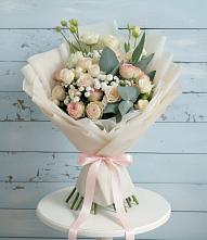 Букет цветов из:  Розы и Лизиантусы в Новогагатли