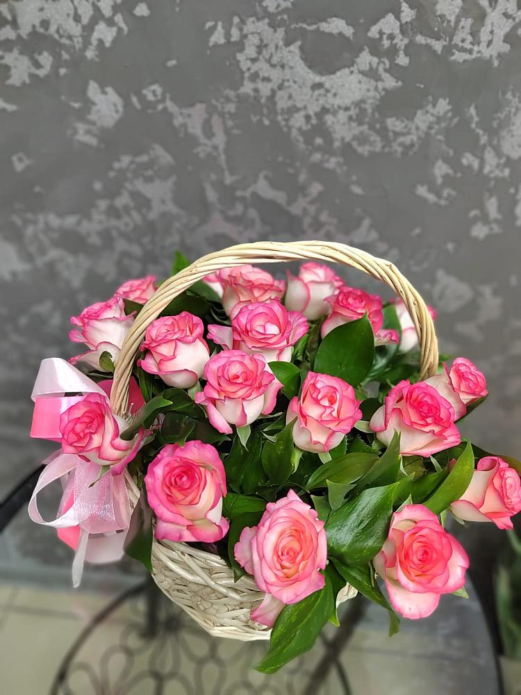 Цветочная композиция из Розы в корзине в Новогагатли