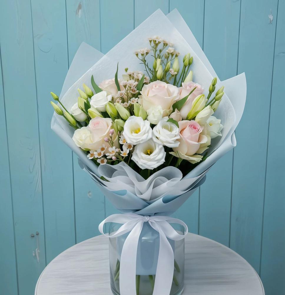 Букет цветов из: Розы и Лизиантусы в Новогагатли