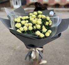 Букет Белые кустовые розы Солинеро в Новогагатли