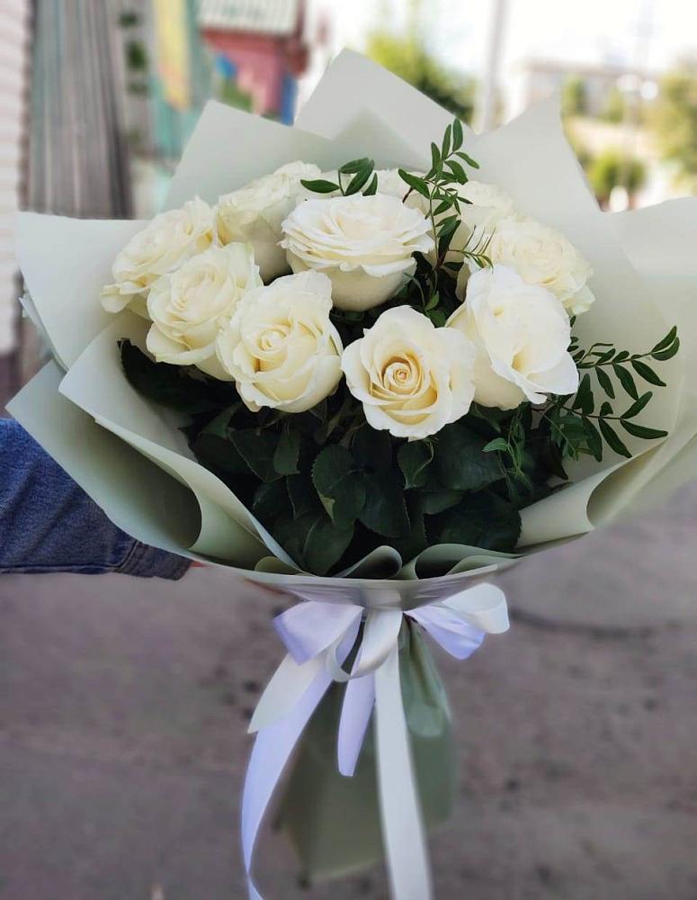 Букет Белые розы Проуд в Новогагатли