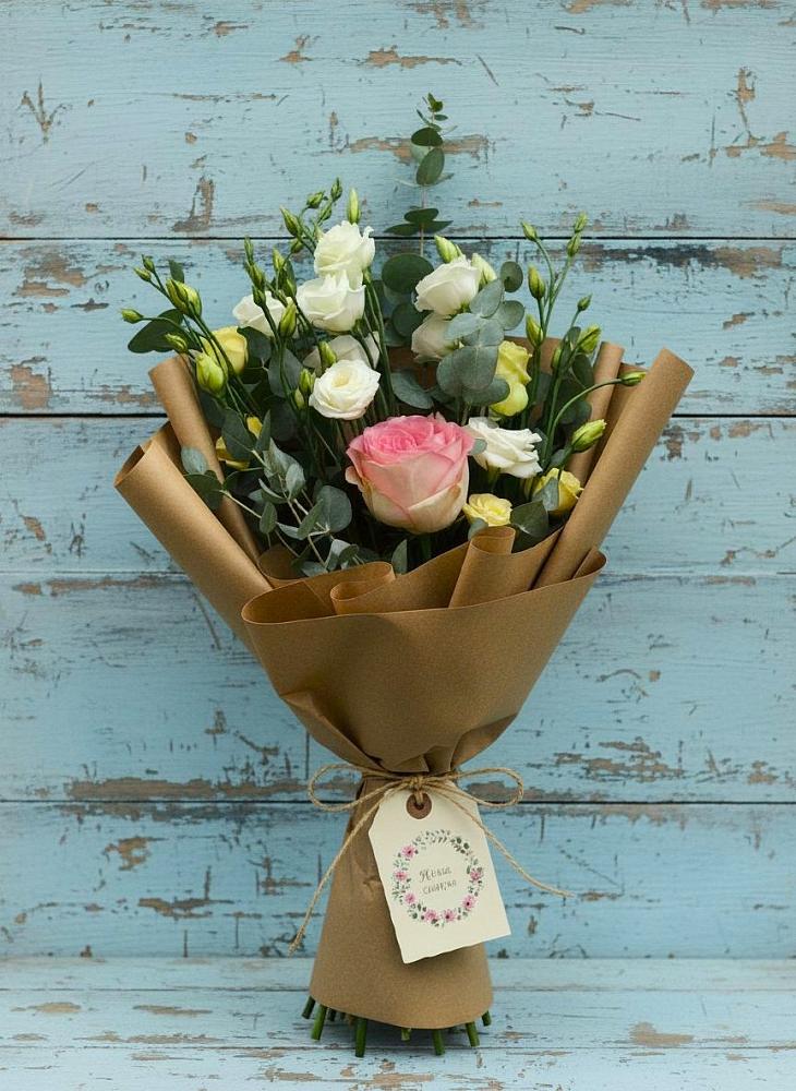 Букет цветов из: Розы и Лизиантусы в Новогагатли