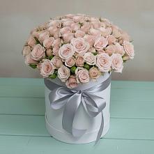 Цветочная композиция из Розы в шляпной коробке в Новогагатли