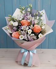 Букет цветов из:  Лизиантусы, Розы, Альстромерии и Гипсофила в Новогагатли