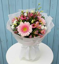 Букет цветов из:  Герберы, Альстромерии и Лизиантусы в Новогагатли