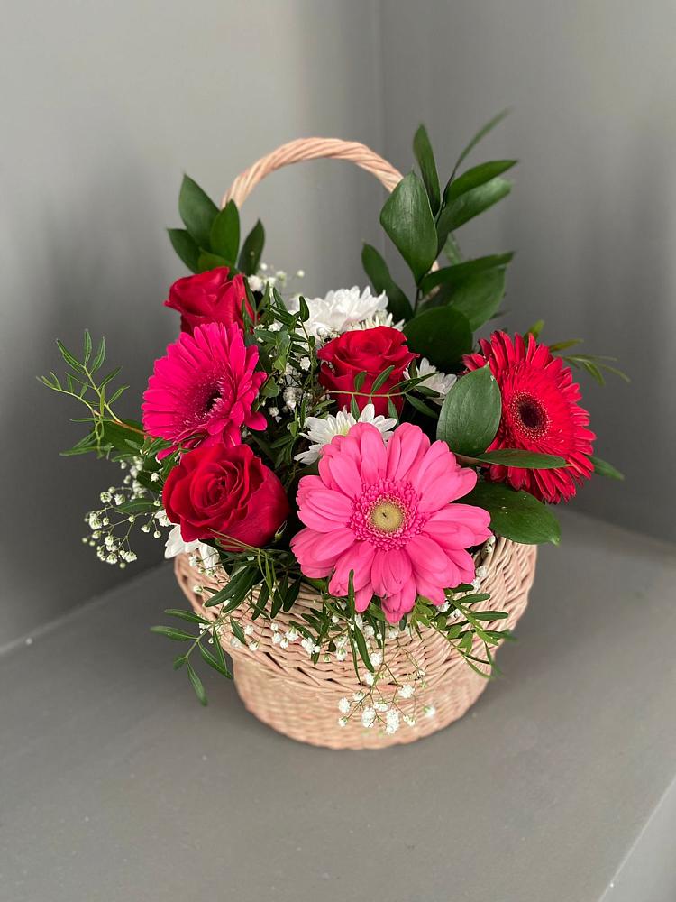 Цветочная композиция из Розы, Хризантемы и Герберы в корзине в Новогагатли