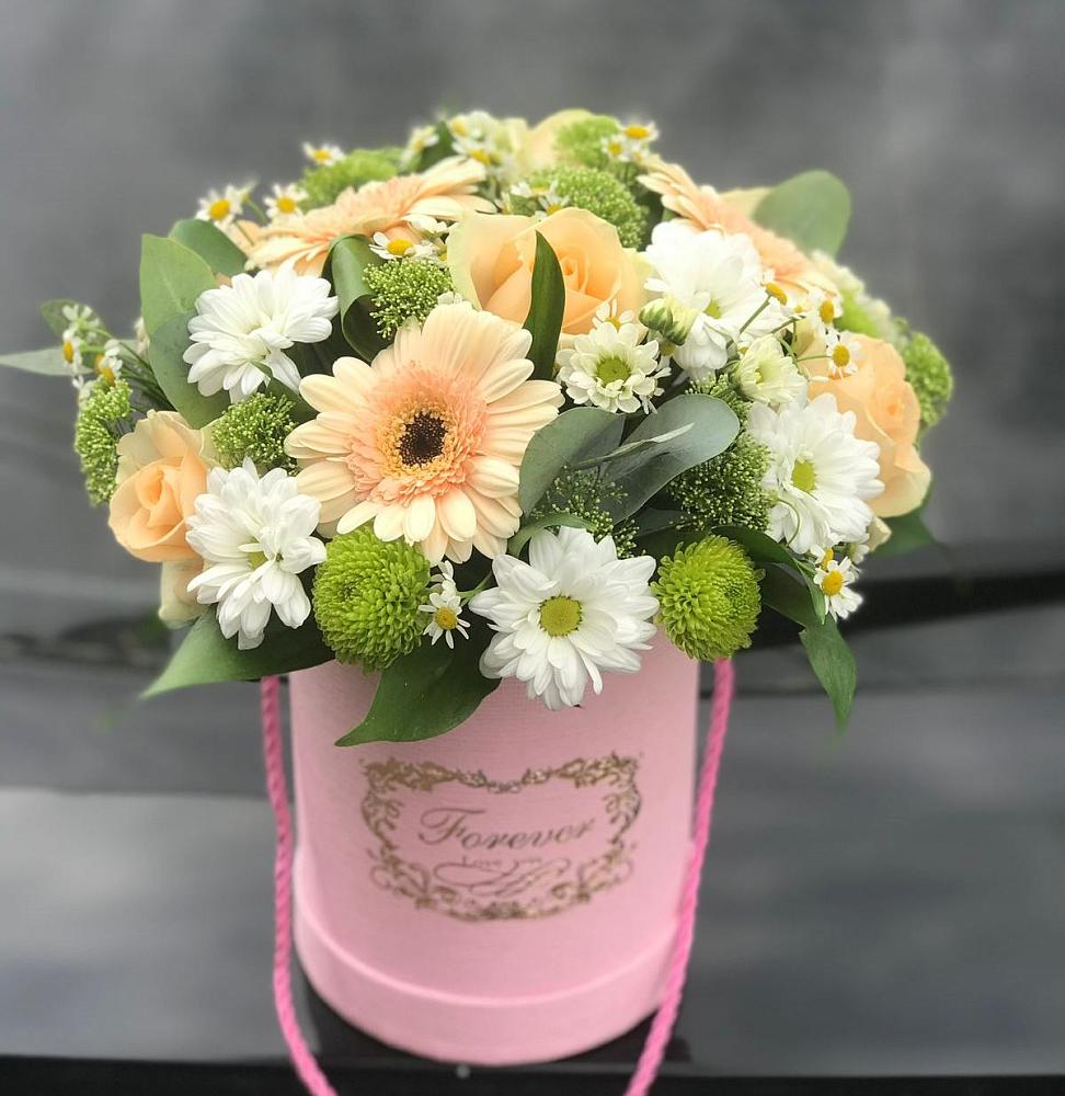 Цветочная композиция из Розы, Герберы и Хризантемы в шляпной коробке в Новогагатли