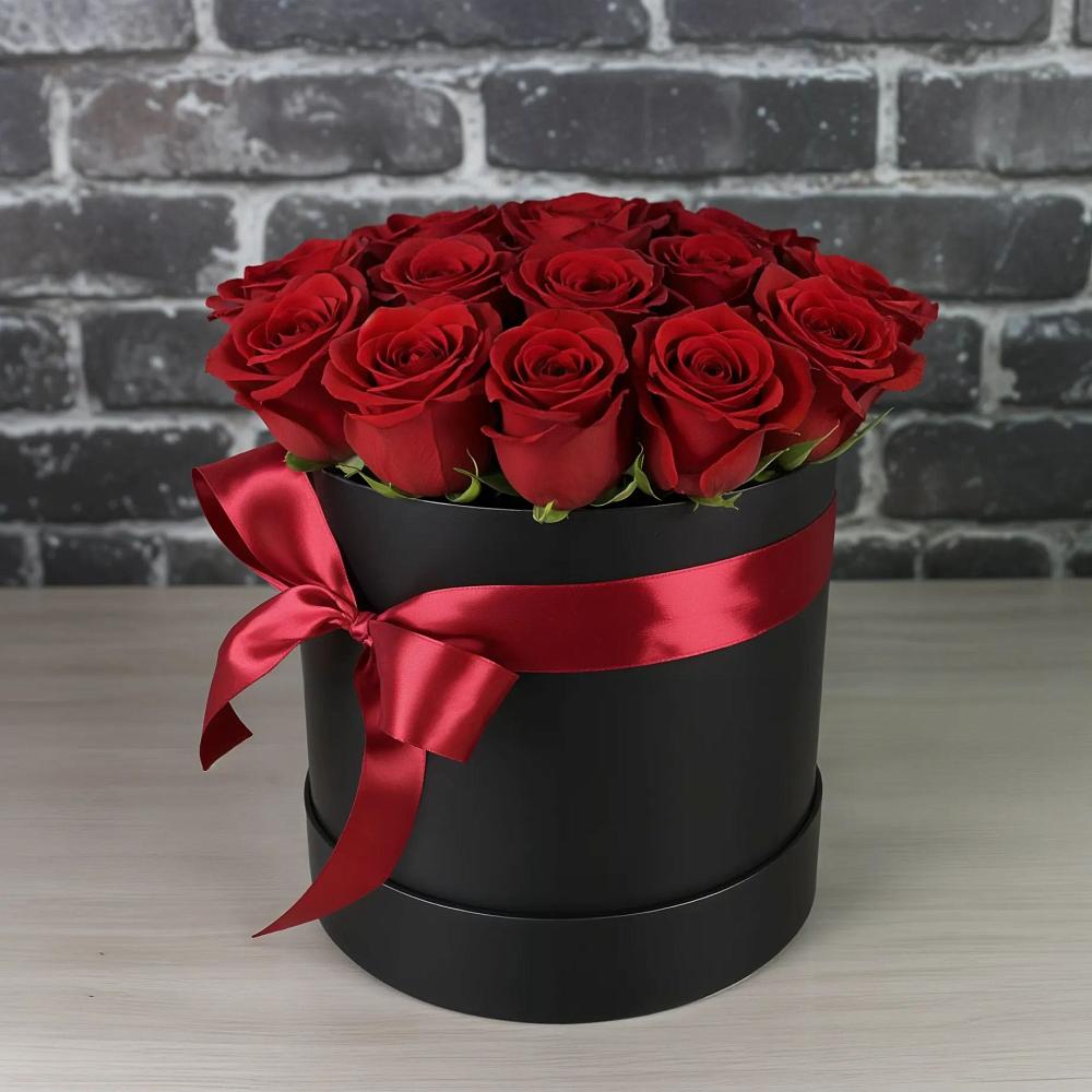 Цветочная композиция из Розы в шляпной коробке в Новогагатли