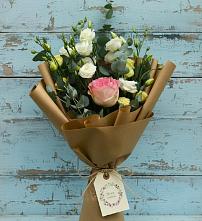 Букет цветов из:  Розы и Лизиантусы в Новогагатли