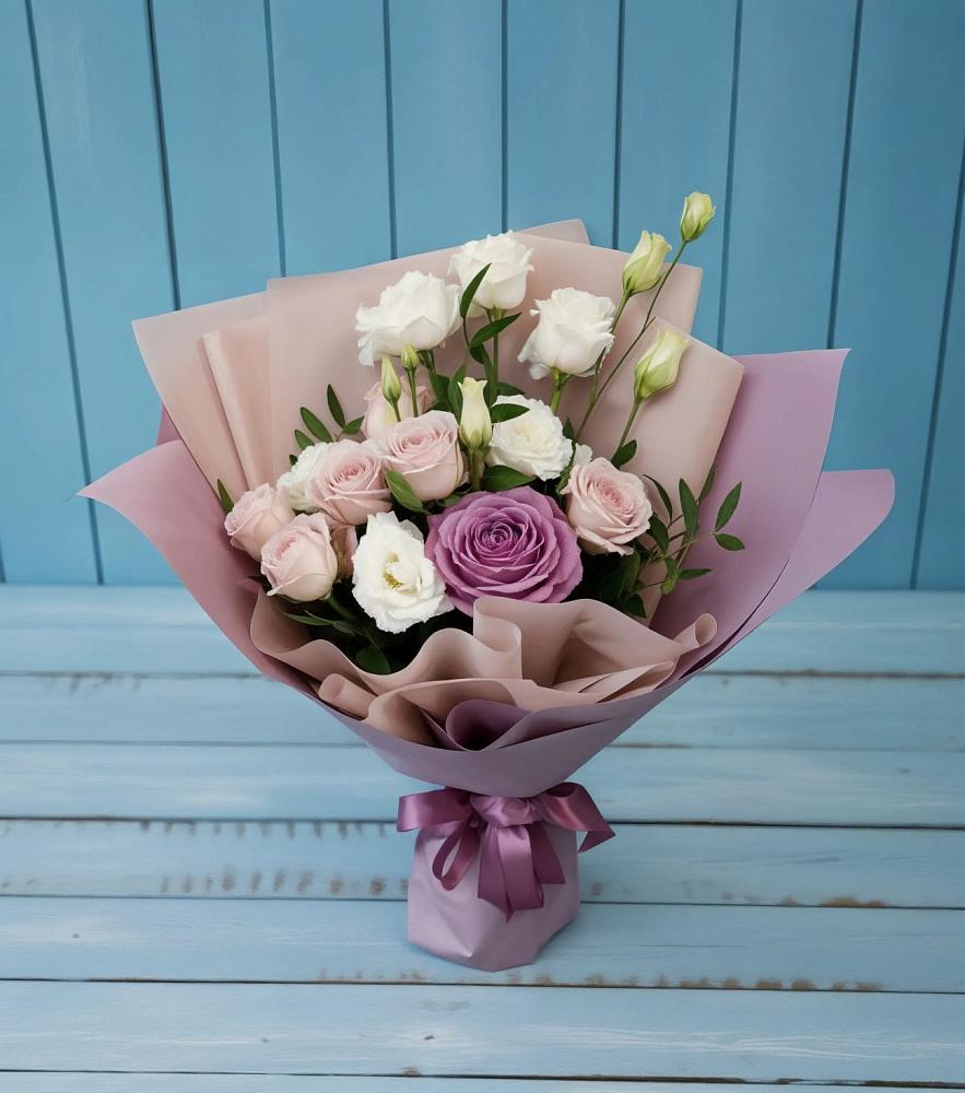 Букет цветов из: Розы и Лизиантусы в Новогагатли